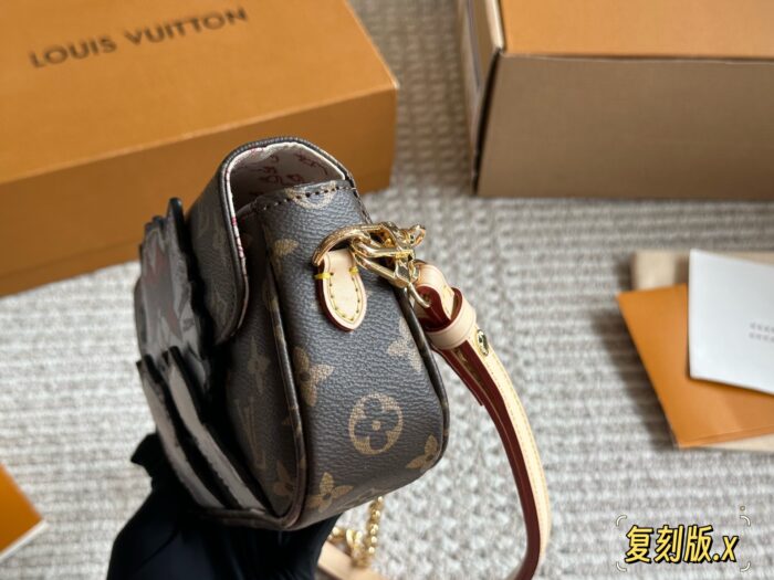 Louis Vuitton Ivy Woc Double Chain Mahjong Bag Crossbody, Shoulder Or Handheld Carry Built-In Card Slots Cat Charm Detail - Image 4