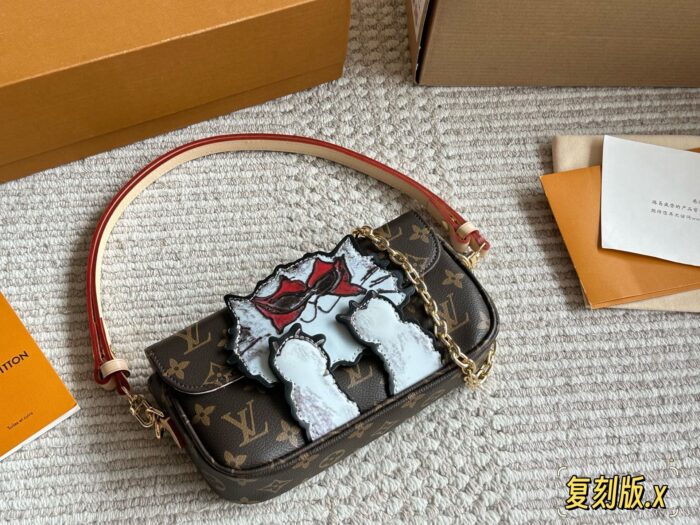 Louis Vuitton Ivy Woc Double Chain Mahjong Bag Crossbody, Shoulder Or Handheld Carry Built-In Card Slots Cat Charm Detail - Image 5