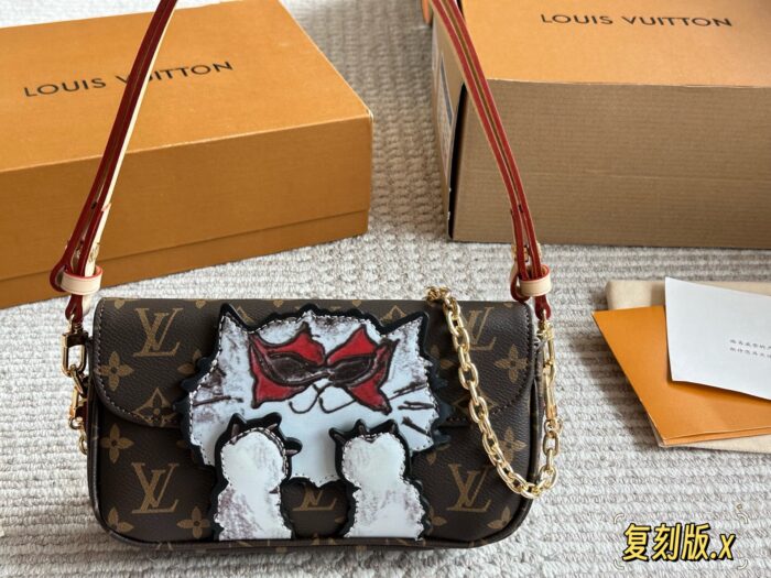 Louis Vuitton Ivy Woc Double Chain Mahjong Bag Crossbody, Shoulder Or Handheld Carry Built-In Card Slots Cat Charm Detail - Image 6