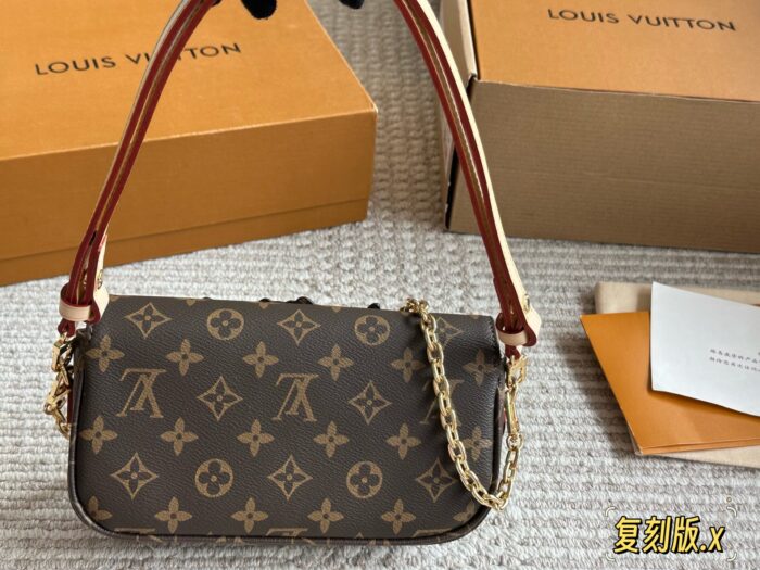 Louis Vuitton Ivy Woc Double Chain Mahjong Bag Crossbody, Shoulder Or Handheld Carry Built-In Card Slots Cat Charm Detail - Image 7