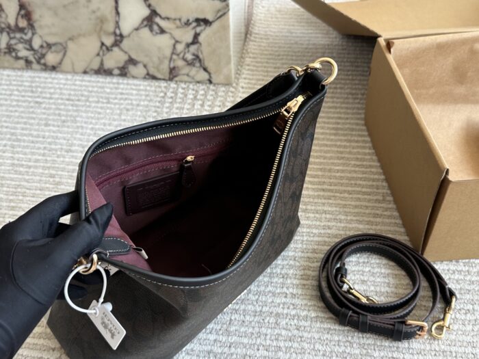 Coach Laurel Wander Bag Dual-Length Shoulder Straps Multiple Carrying Options Zipped Side Pocket - Image 8