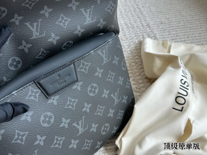 Louis Vuitton Apollo Replica Edition Black Monogram Backpack Ultra-High-Definition Hardware Dedicated Lining Essential For The Straight Man - Image 4