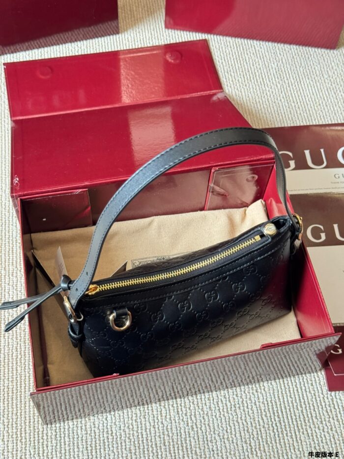 Gucci Emblem Full Leather Collection Classic Gg Embossed Women'S Underarm Bag - Image 6