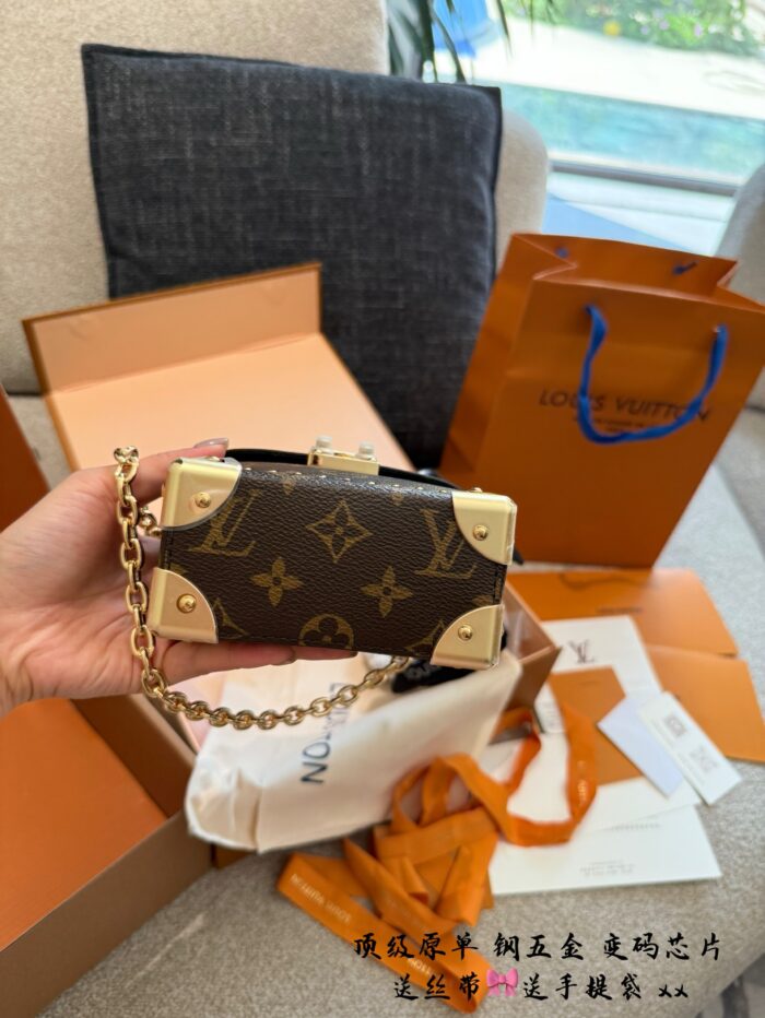 Louis Vuitton Retiro Monogram Canvas Handbag With Yellow Leather Trim - Image 3