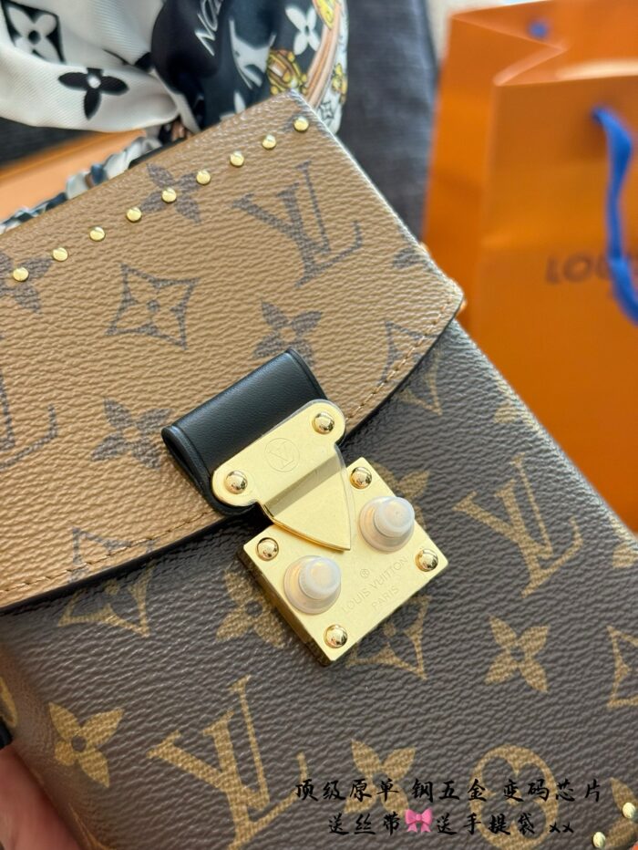 Louis Vuitton Retiro Monogram Canvas Handbag With Yellow Leather Trim - Image 4