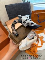 Louis Vuitton Retiro Monogram Canvas Handbag With Yellow Leather Trim - Image 5