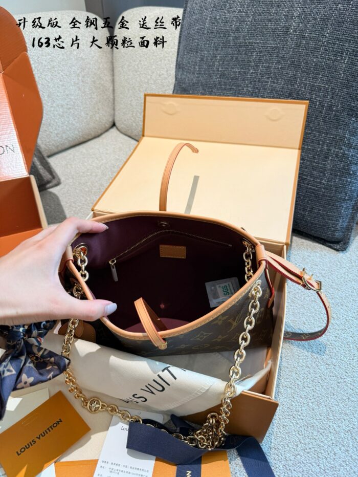 Louis Vuitton Carryall Bb Upgrade Edition Gold Chain Design Charming Style - Image 8