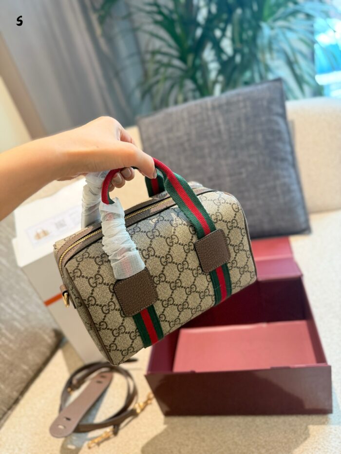 Gucci Guccitender Collection Mini Gg Sinner'S Signature Mini Travel Bag Exquisite Craftsmanship Classic Elements - Image 4