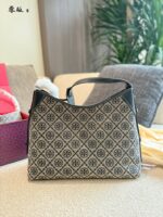 Tory Burch Messenger Bag Single-Shoulder Crossbody Zipper Closure Spacious Capacity Versatile Commuter Bag For Women - Image 3