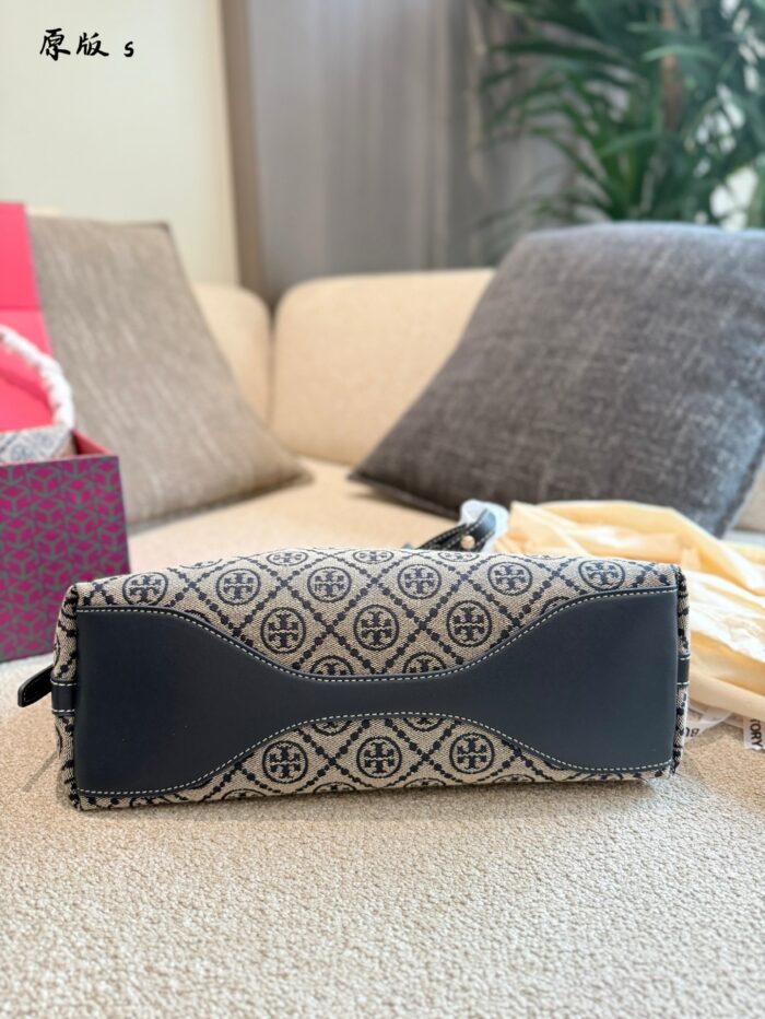 Tory Burch Messenger Bag Single-Shoulder Crossbody Zipper Closure Spacious Capacity Versatile Commuter Bag For Women - Image 4