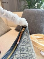 Tory Burch Messenger Bag Single-Shoulder Crossbody Zipper Closure Spacious Capacity Versatile Commuter Bag For Women - Image 5