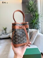 Goyard Petit Flot Mini Bucket Bag: Versatile And Practical With Multiple Carrying Options - Image 4