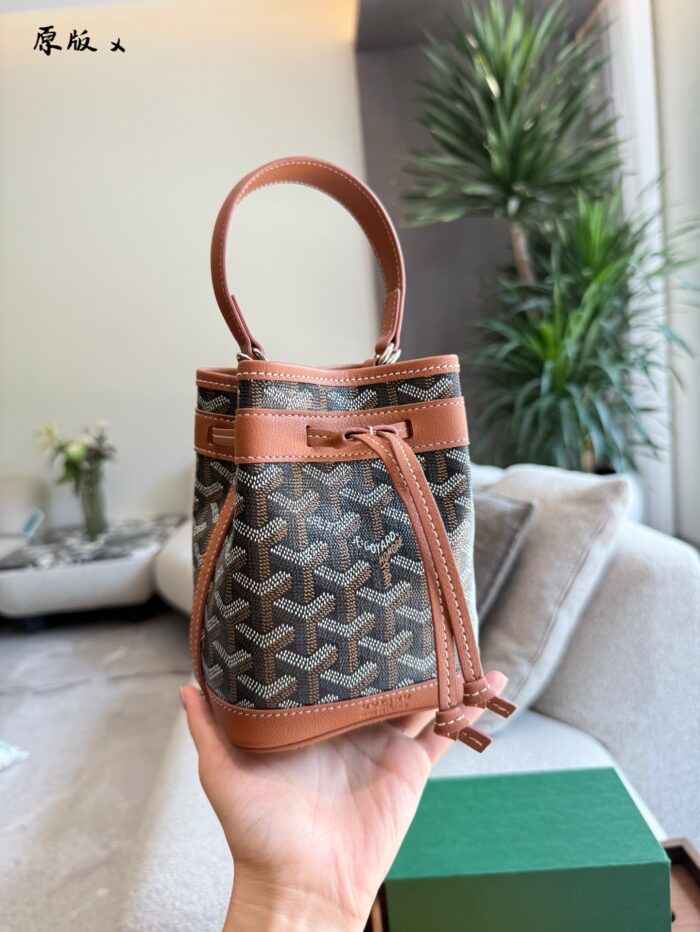 Goyard Petit Flot Mini Bucket Bag: Versatile And Practical With Multiple Carrying Options - Image 4