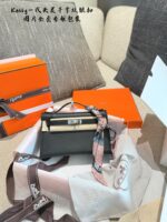 Hermes Mini Kelly - Timeless Elegance With Palm-Print Silver Buckle. Diy Shoulder Strap Option. - Image 4
