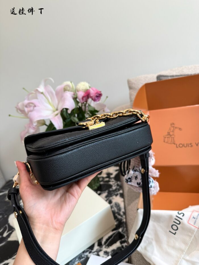Louis Vuitton Love At First Sight Collection Classic Black Floral Soblack Metis East West Messenger Bag 3-Way Carrying Options | Exquisitely Compact - Image 7