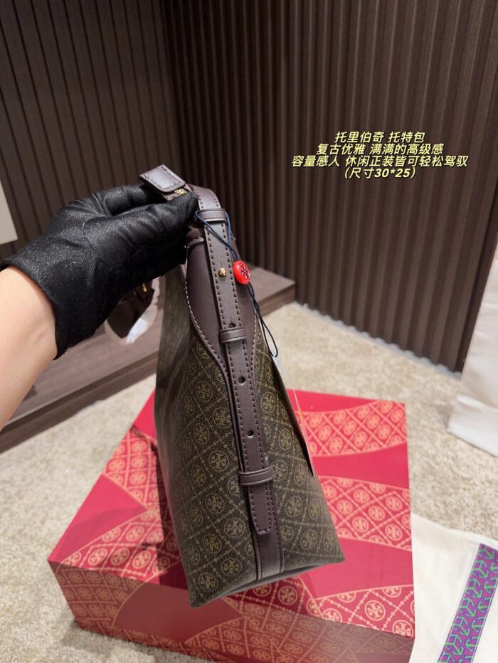 Tory Burch Tote Bag Retro Elegance Luxurious Feel Impressive Capacity Versatile For Both Casual And Formal Wear - Image 4
