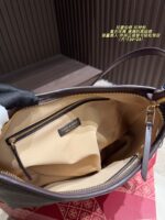 Tory Burch Tote Bag Retro Elegance Luxurious Feel Impressive Capacity Versatile For Both Casual And Formal Wear - Image 9
