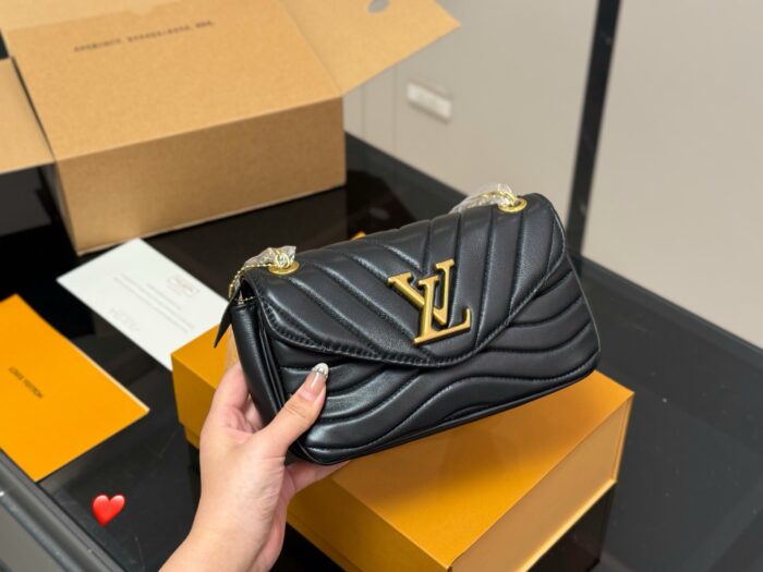 Louis Vuitton Newwave Chain Bag Unbelievably Luxurious And Eye-Catching - Image 5