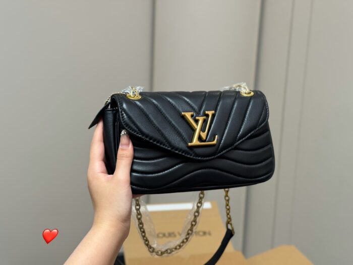 Louis Vuitton Newwave Chain Bag Unbelievably Luxurious And Eye-Catching - Image 9