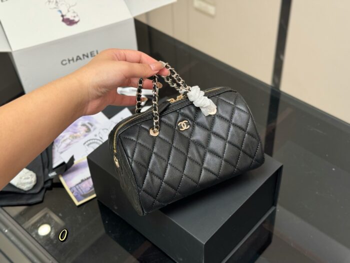 Chanel 25P Vintage Bowling Bag Stylish, Timeless, High Quality - Image 2