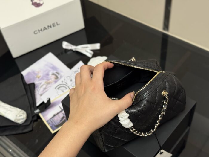 Chanel 25P Vintage Bowling Bag Stylish, Timeless, High Quality - Image 4
