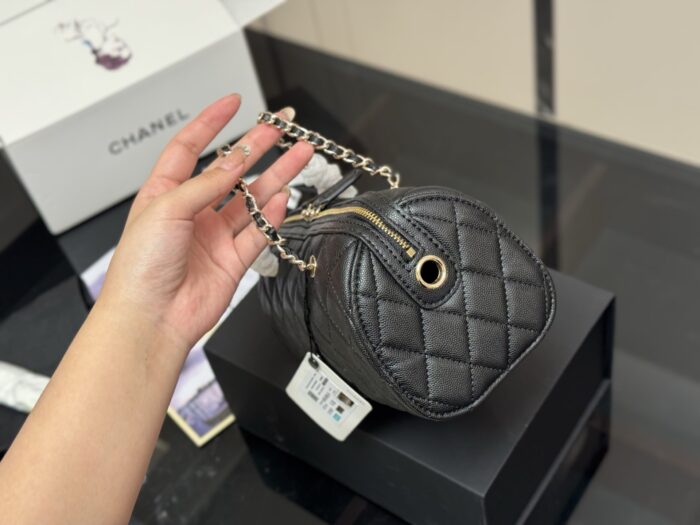 Chanel 25P Vintage Bowling Bag Stylish, Timeless, High Quality - Image 6