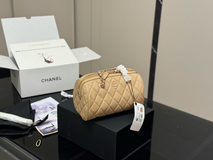 Chanel 25P Vintage Bowling Bag Stylish, Timeless, High Quality - Image 14