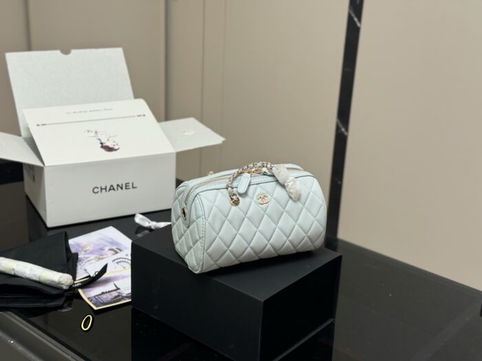 Chanel 25P Vintage Bowling Bag Stylish, Timeless, High Quality - Image 16