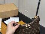 Louis Vuitton Vintage Horn Bag Classic Vintage Single-Shoulder Crossbody Original Hardware With Yellow Leather Versatile And Stylish - Image 3
