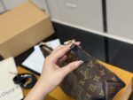 Louis Vuitton Vintage Horn Bag Classic Vintage Single-Shoulder Crossbody Original Hardware With Yellow Leather Versatile And Stylish - Image 7