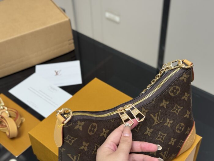 Louis Vuitton Vintage Horn Bag Vintage Classic Shoulder Bag With Shoulder Strap And Chain Versatile For Both Shoulder And Crossbody Carry - Image 3