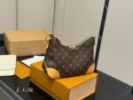 Louis Vuitton Vintage Horn Bag Vintage Classic Shoulder Bag With Shoulder Strap And Chain Versatile For Both Shoulder And Crossbody Carry - Image 5