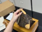 Louis Vuitton Vintage Horn Bag Vintage Classic Shoulder Bag With Shoulder Strap And Chain Versatile For Both Shoulder And Crossbody Carry - Image 7