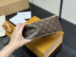Louis Vuitton Vintage Horn Bag Vintage Classic Shoulder Bag With Shoulder Strap And Chain Versatile For Both Shoulder And Crossbody Carry - Image 9