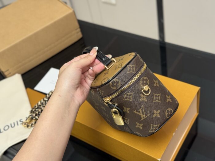 Louis Vuitton Nice Vanity Case Authentic Hardware Includes Shoulder Strap - Image 6