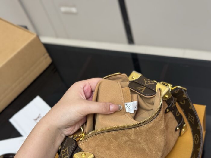 Louis Vuitton Eileen Gu Runway Mini Soft Case Ultra-Trendy Must-Have Bag - Image 5