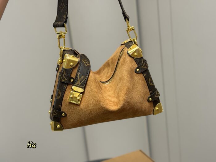 Louis Vuitton Eileen Gu Runway Mini Soft Case Ultra-Trendy Must-Have Bag - Image 9