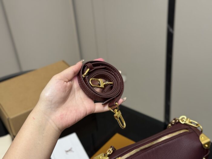 Louis Vuitton Eileen Gu Runway Mini Soft Case S New Stylish Bag - Image 3