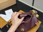Louis Vuitton Eileen Gu Runway Mini Soft Case S New Stylish Bag - Image 4