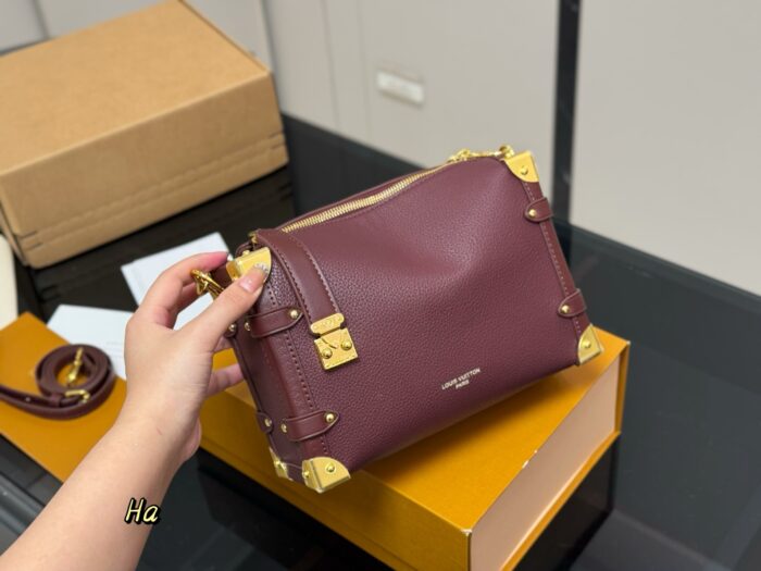 Louis Vuitton Eileen Gu Runway Mini Soft Case S New Stylish Bag - Image 5