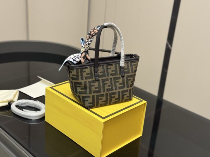Fendi Shopping Basket Minimalist, Elegant And Lightweight Scarf Edition - Image 7