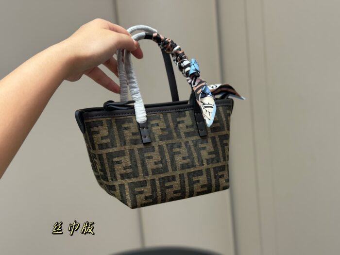 Fendi Shopping Basket Minimalist, Elegant And Lightweight Scarf Edition - Image 9