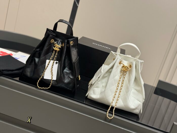 Chanel 25B Bag Backpack: Versatile Styling For Charming Sophistication In Black And Gold - Image 9