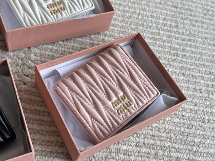 Miu Miu Classic Compact Wallet Full Leather Interior And Exterior, Top-Grain Cowhide Complete With Box - Image 3