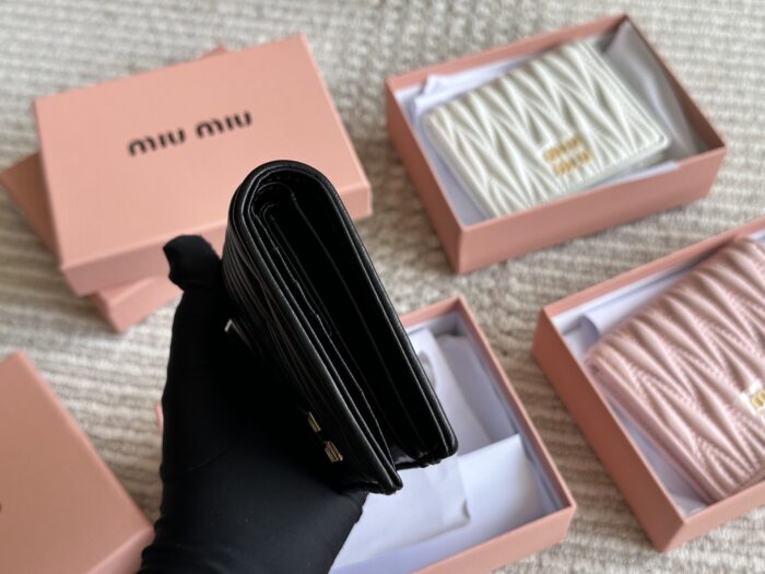 Miu Miu Classic Compact Wallet Full Leather Interior And Exterior, Top-Grain Cowhide Complete With Box - Image 5