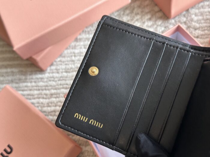 Miu Miu Classic Compact Wallet Full Leather Interior And Exterior, Top-Grain Cowhide Complete With Box - Image 7