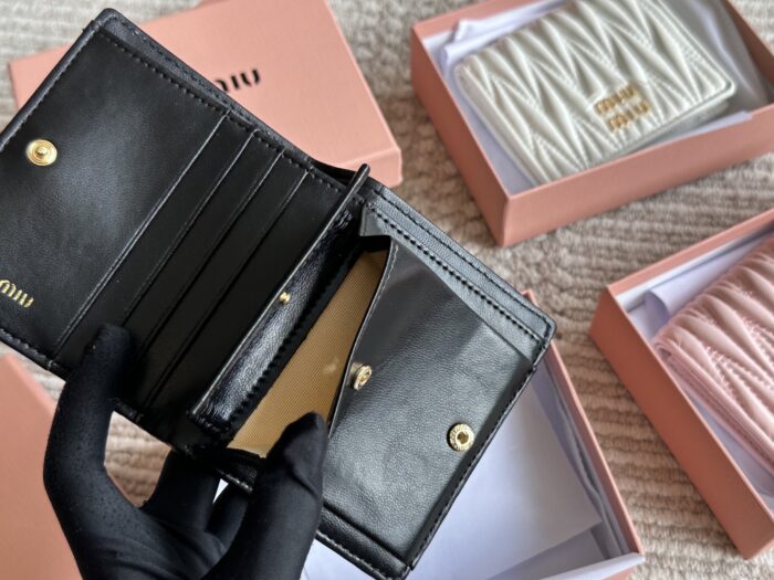 Miu Miu Classic Compact Wallet Full Leather Interior And Exterior, Top-Grain Cowhide Complete With Box - Image 8