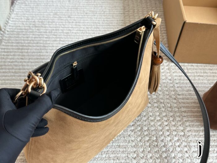 Coach'S New Laurel Wander Bag Features Dual Straps For Versatile Styling And An Internal Zipped Side Pocket. - Image 9