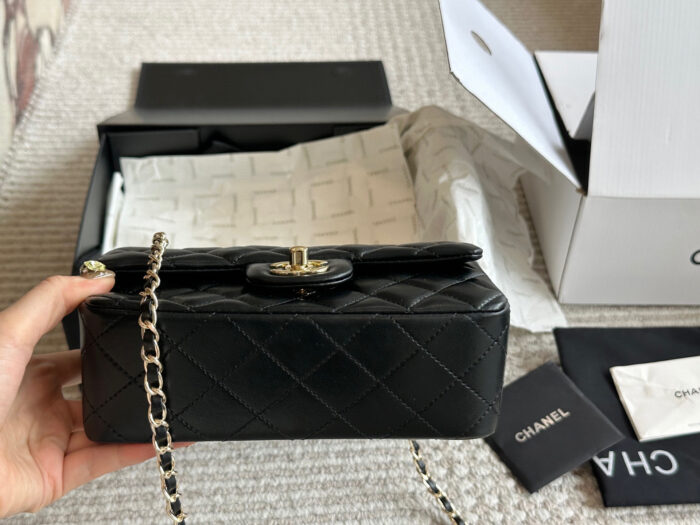 Chanel 23K Gold-Plated Leather Chain Handle Cf Lambskin Handbag With Pale Gold Buckle - Image 4