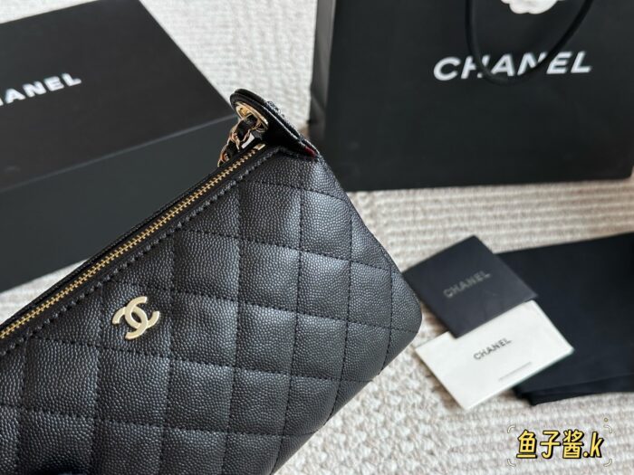 Chanel 25S Quilted Chain Bag Handheld, Crossbody, Shoulder Strap Multiple Carry Options Mint Condition - Image 3